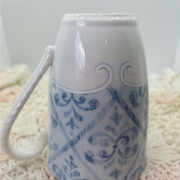 Lenox Swedish Trellis mug. - Picture 5 of 10